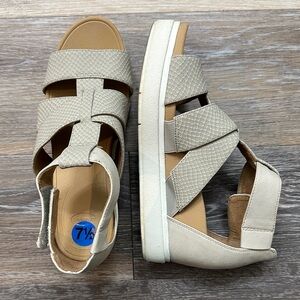 Dr. Scholl's Cream Textured Sandals